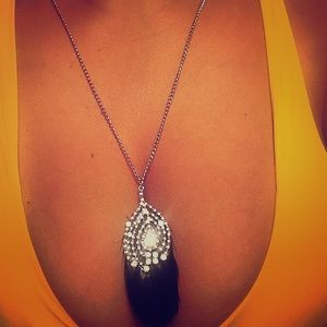 **Never Worn** Feather Pendant Necklace
